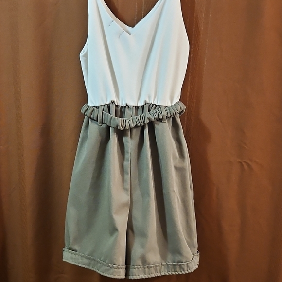 Stylish White and Olive Romper with Belt - Picture 8 of 12
